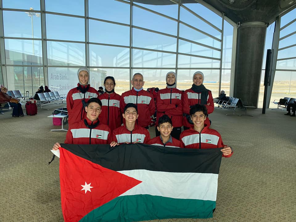 الطالبة حاصدة الذهبيات في مدارس النظم الحديثة