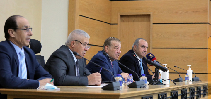 الدغمي ورئيس اللجنة الإدارية يلتقون الشواربة ويتوصلون لتوافقات بشأن مطالب موظفين في الأمانة 