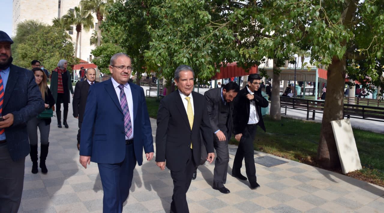 السفير المكسيكي يزور جامعة جدارا  صور