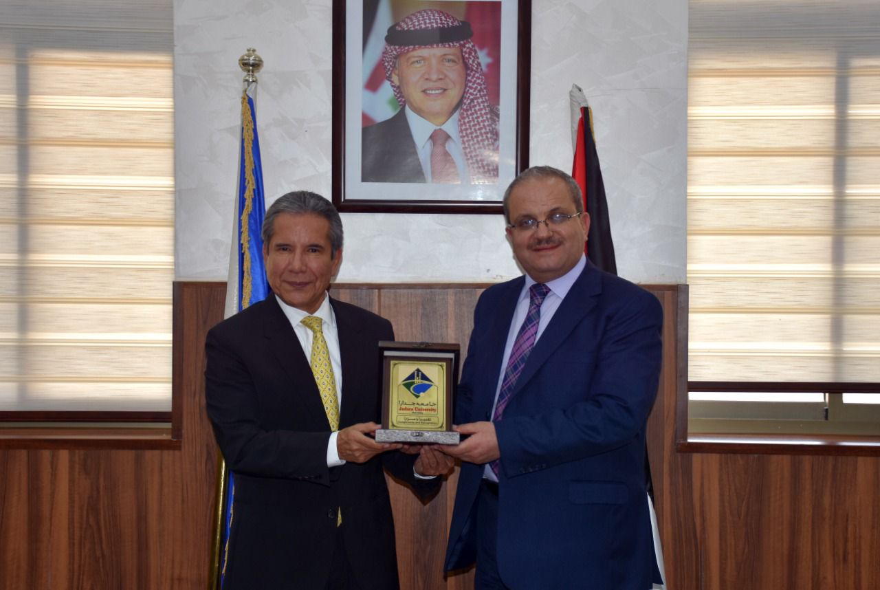السفير المكسيكي لدى الأردن يزور جامعة جدارا 