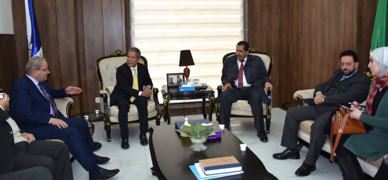 السفير المكسيكي لدى الأردن يزور جامعة جدارا 