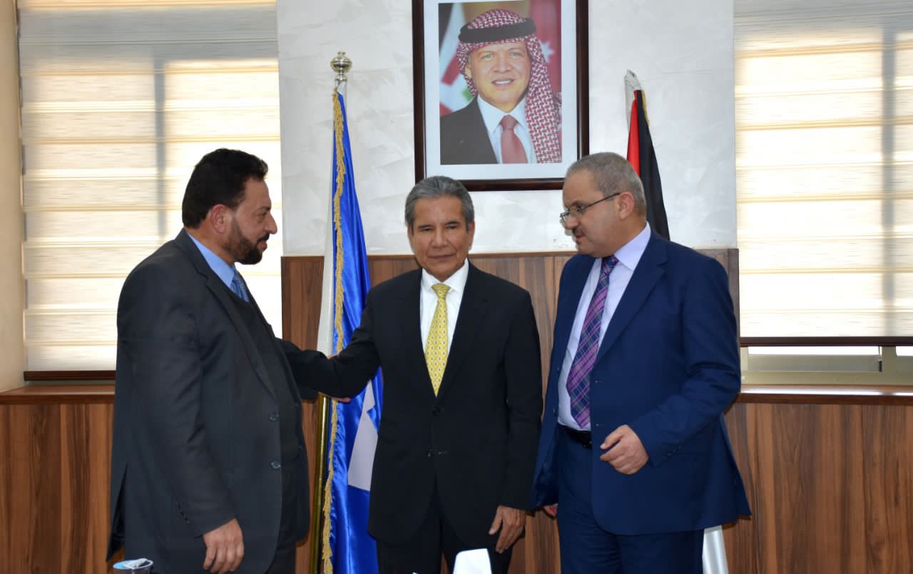 السفير المكسيكي لدى الأردن يزور جامعة جدارا 