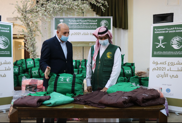 مركز الملك سلمان للإغاثة والخيرية الهاشمية ينفذان مشروع كسوة شتاء 2021