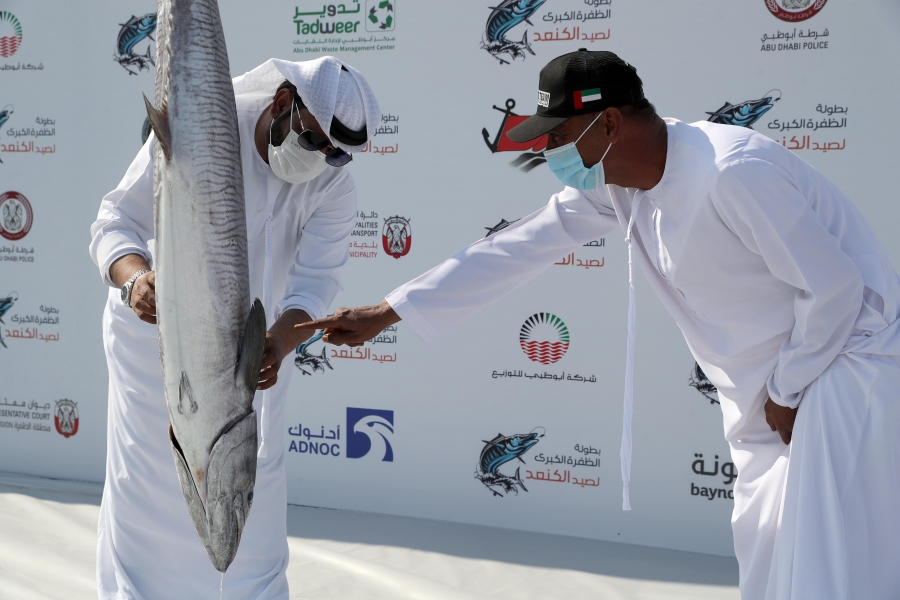 فرق وأفراد يتنافسون في بطولة دلما ضمن بطولة الظفرة الكبرى لصيد الكنعد