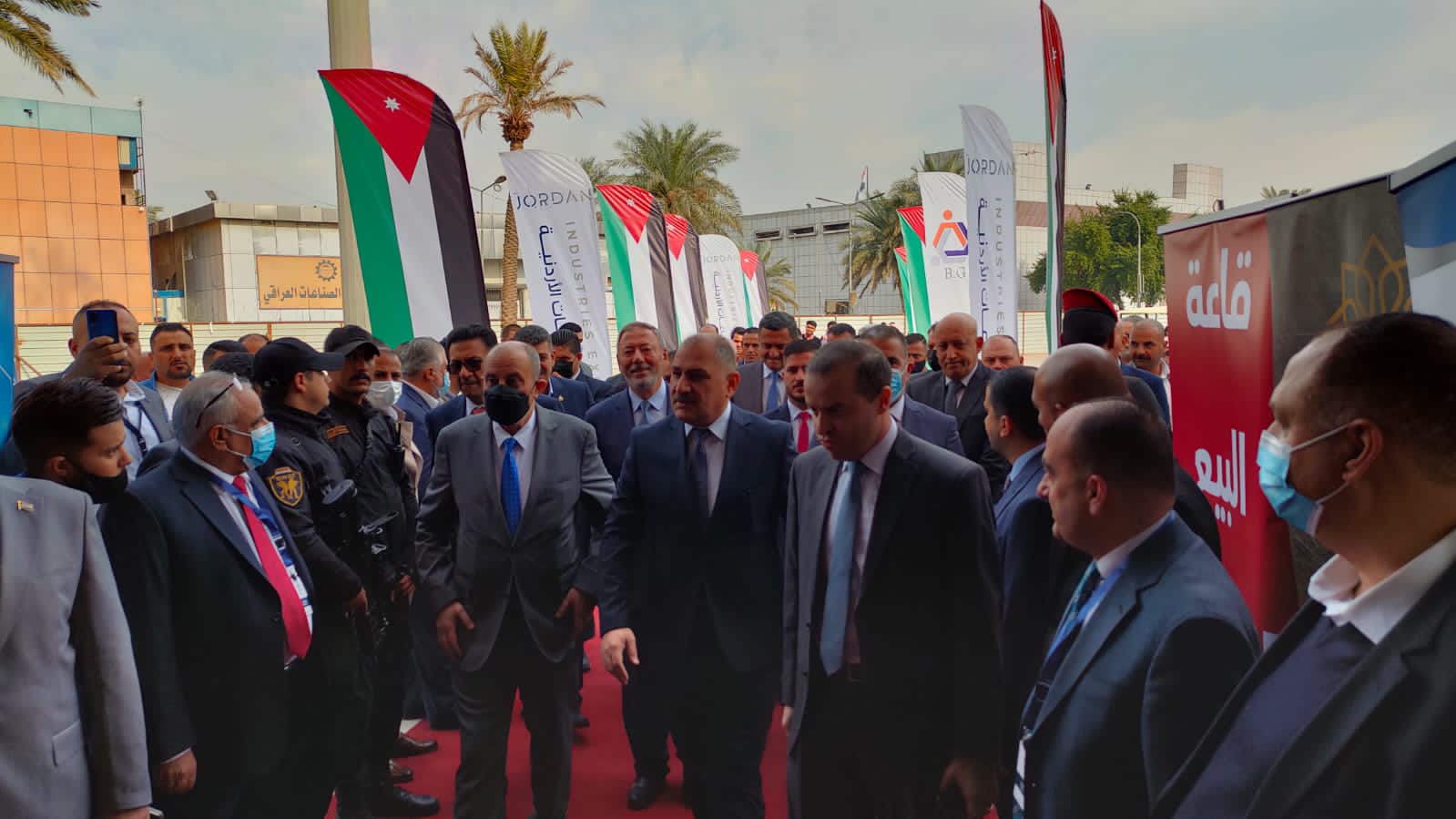 وزير الصناعة والتجارة يفتتح معرض الصناعات الأردنية في بغداد