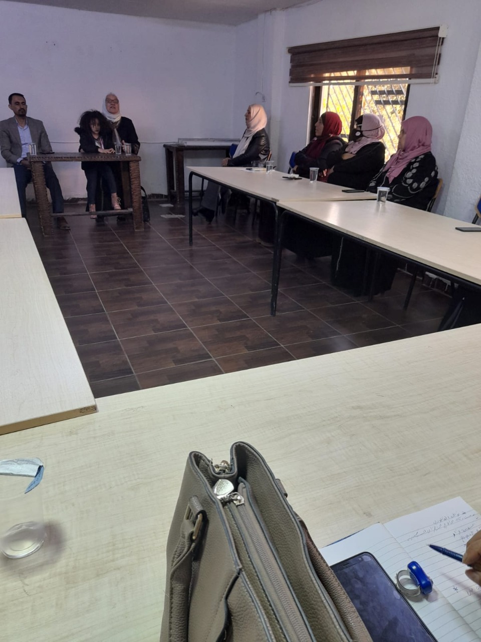 جلسة حوارية حول  تعزيز  مشاركة النساء في الحياة السياسية و الحزبية  في مادبا
