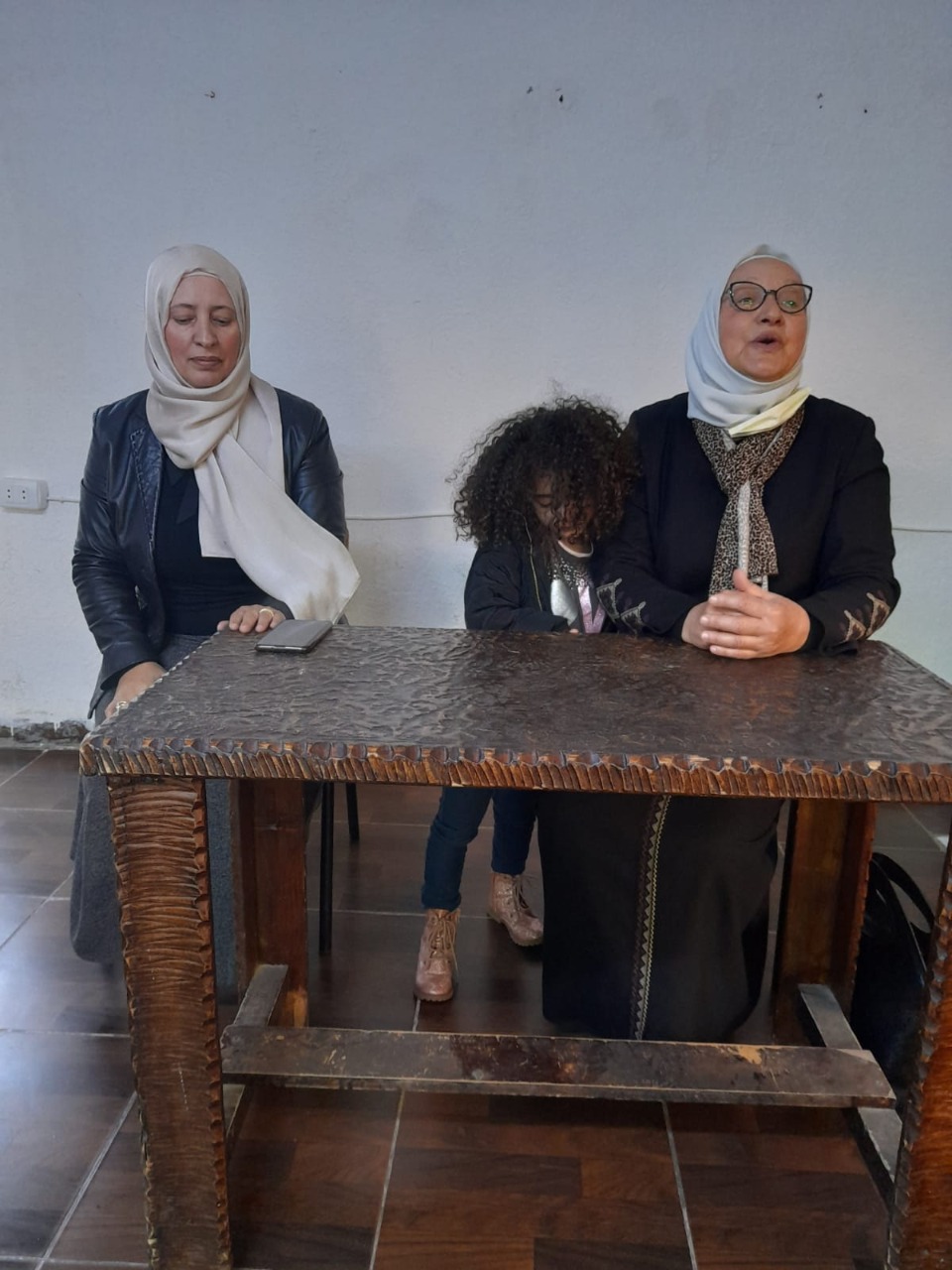 جلسة حوارية حول  تعزيز  مشاركة النساء في الحياة السياسية و الحزبية  في مادبا