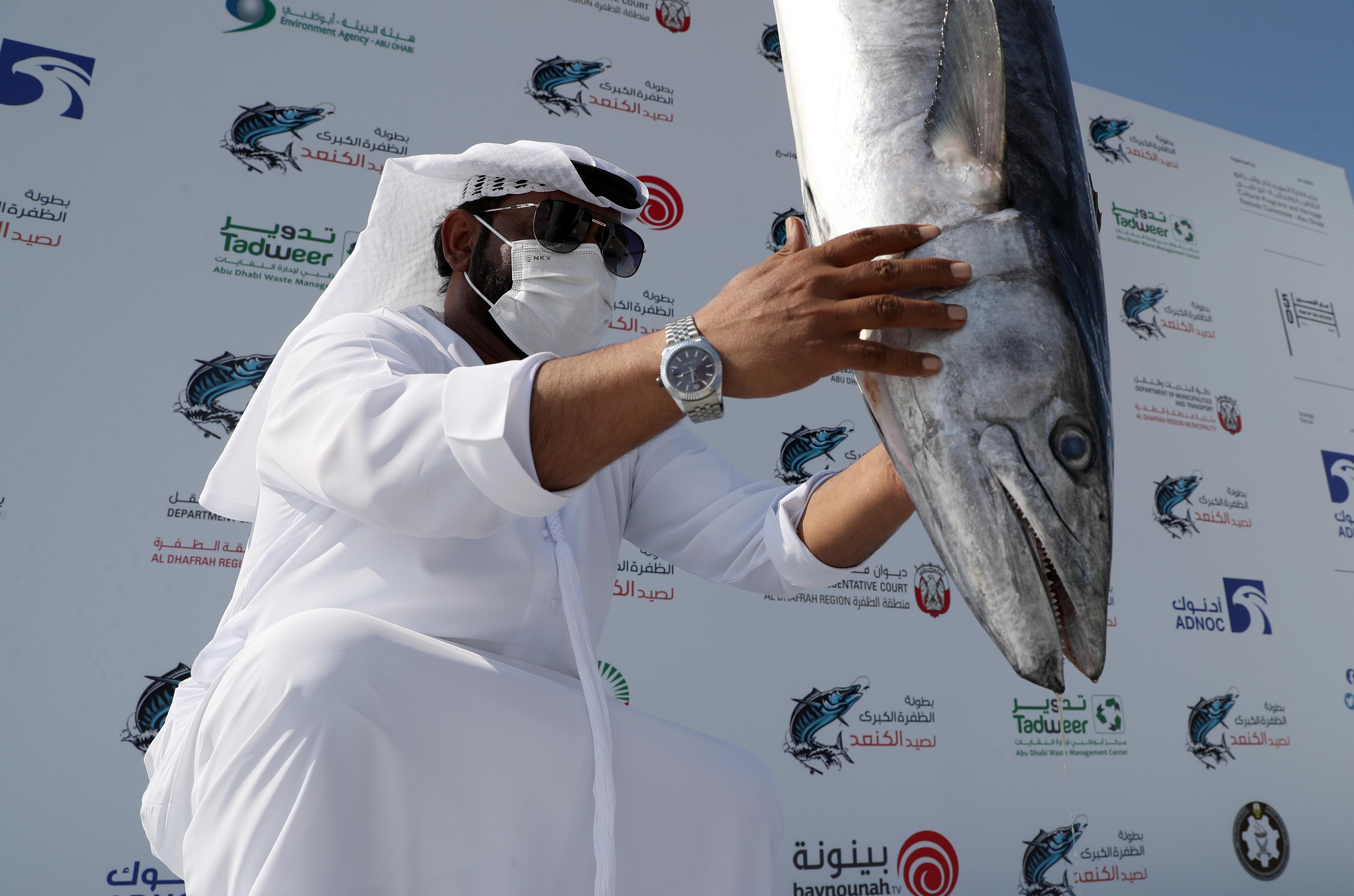 فرق وأفراد يتنافسون في بطولة دلما ضمن بطولة الظفرة الكبرى لصيد الكنعد