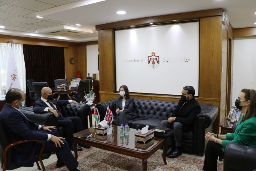 سفيرة بريطانيا تزور وزارة الاستثمار