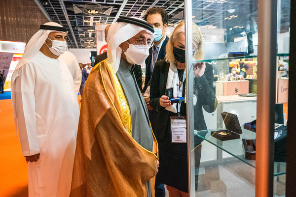 الشيخ حشر بن مكتوم آل مكتوم يفتتح معرض بايبروورلد ميدل إيست 2021  