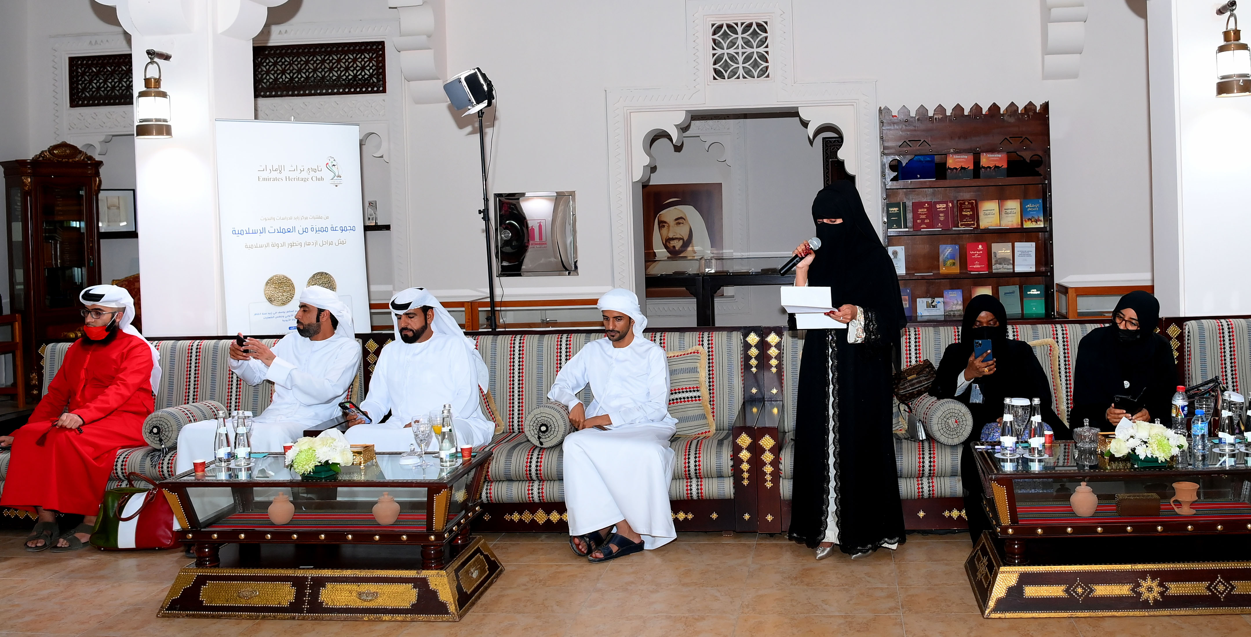 زايد للتراث ينظم أمسية شعرية بمناسبة العيد الخمسين للدولة