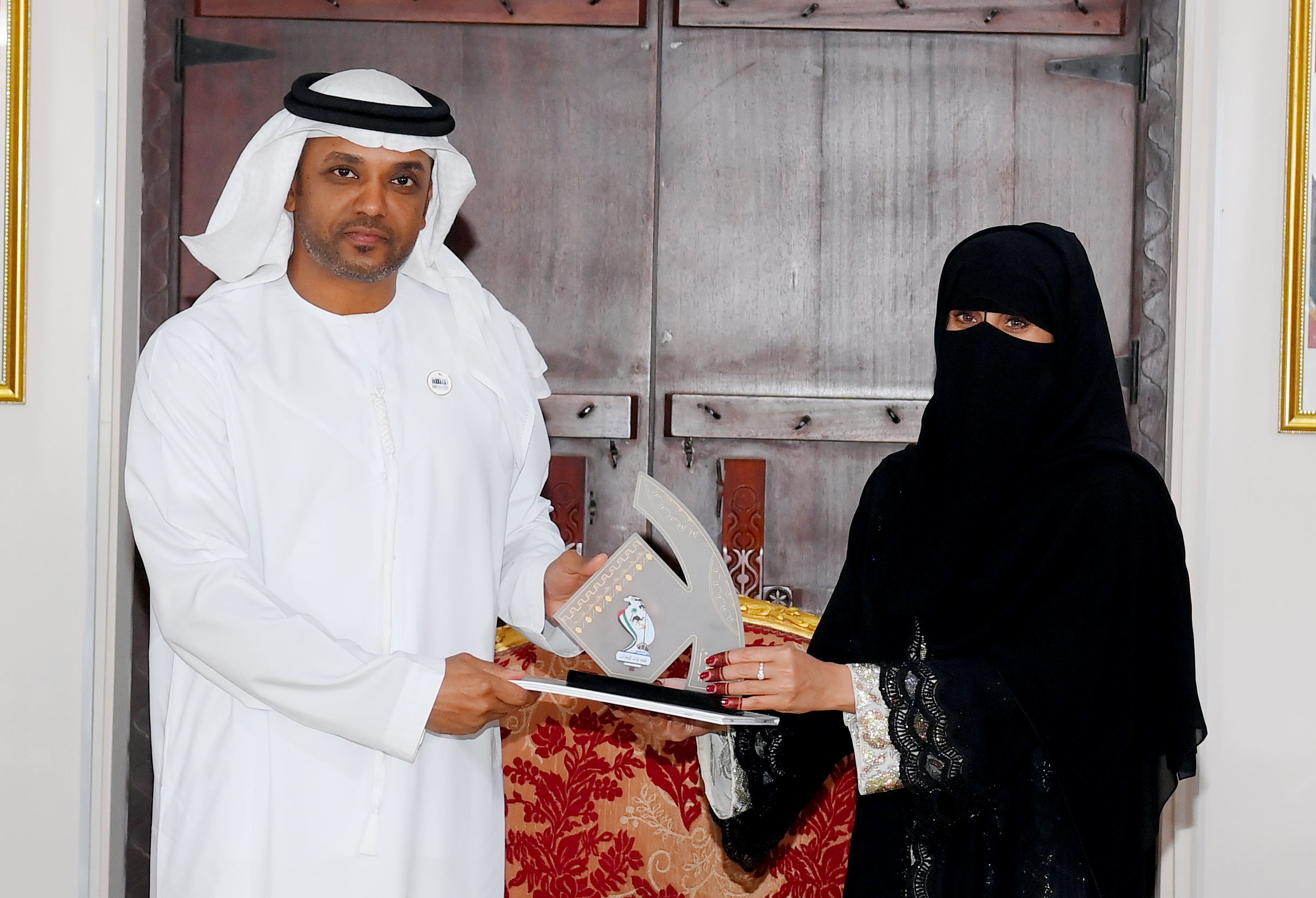 زايد للتراث ينظم أمسية شعرية بمناسبة العيد الخمسين للدولة