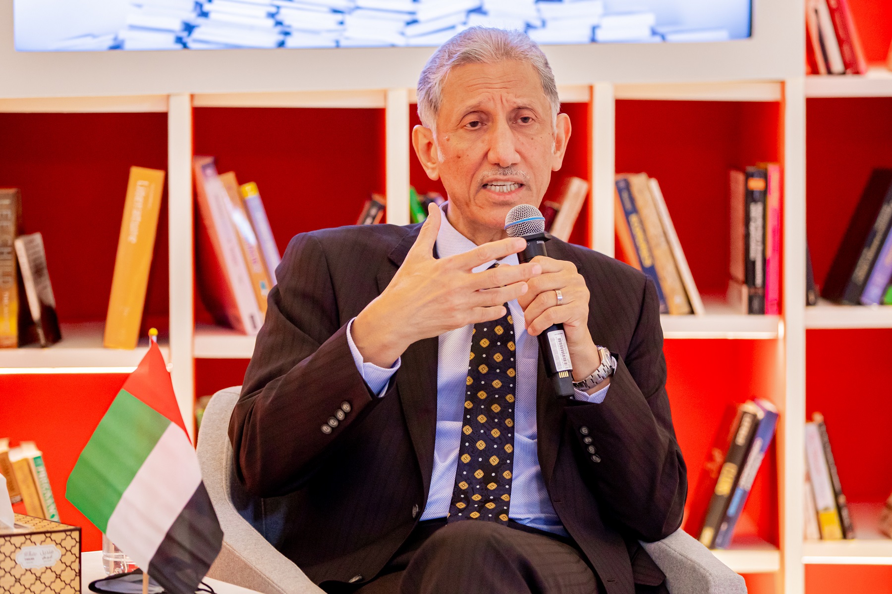 الإمارات للآداب تدعو المؤلفين والكتّاب الواعدين للانضمام إلى زمالة الفصل الأول