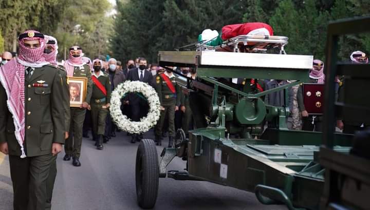 الملك يشارك بتشييع جثمان فايز الطراونة