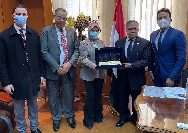 كلية القانون بجامعة بدر تنظم زيارة تدريبية للطلاب داخل مجمع المحاكم