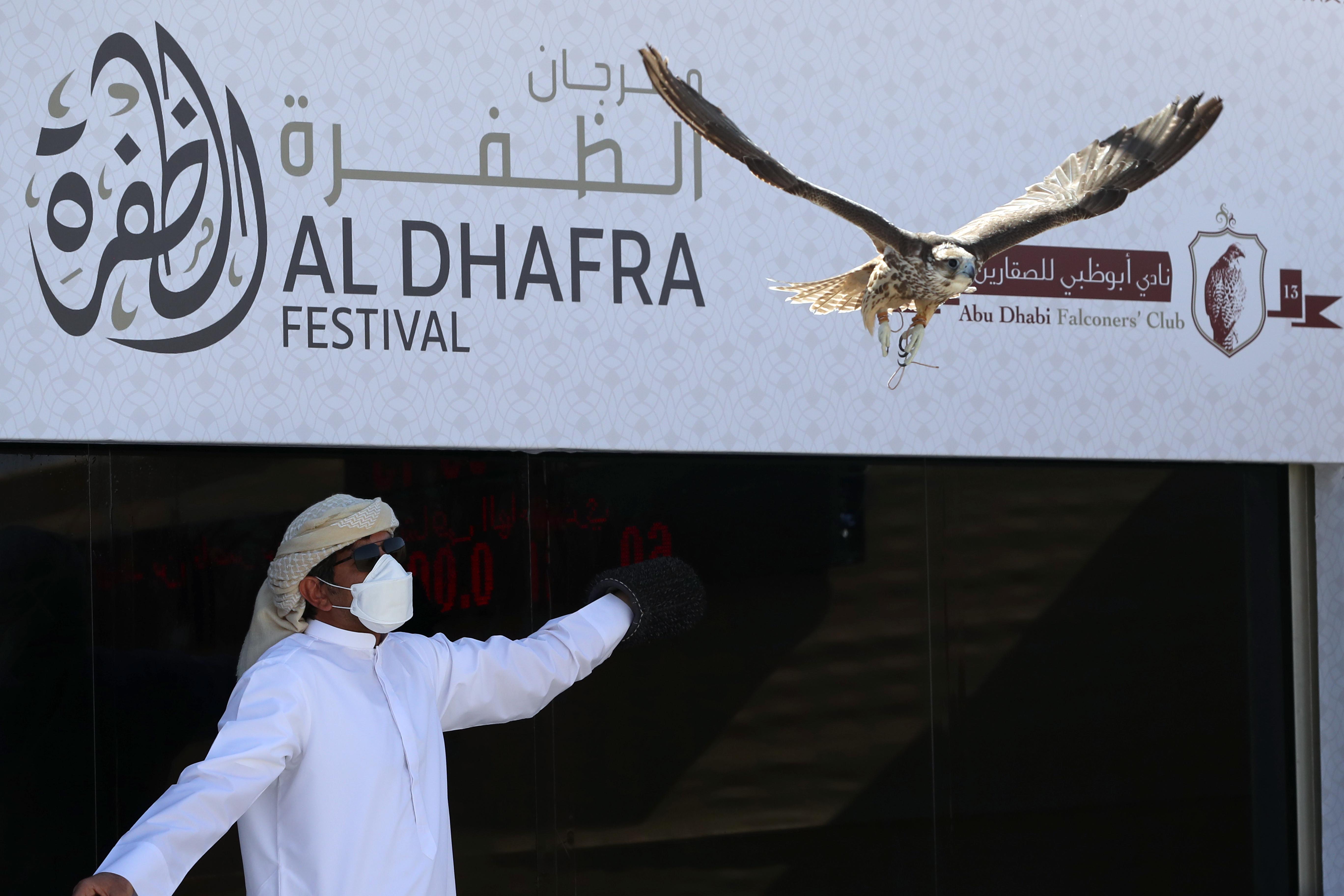 مزاينة مدينة زايد تتوج الفائزين بأشواط المفاريد المحليات والمهجنات الأصايل