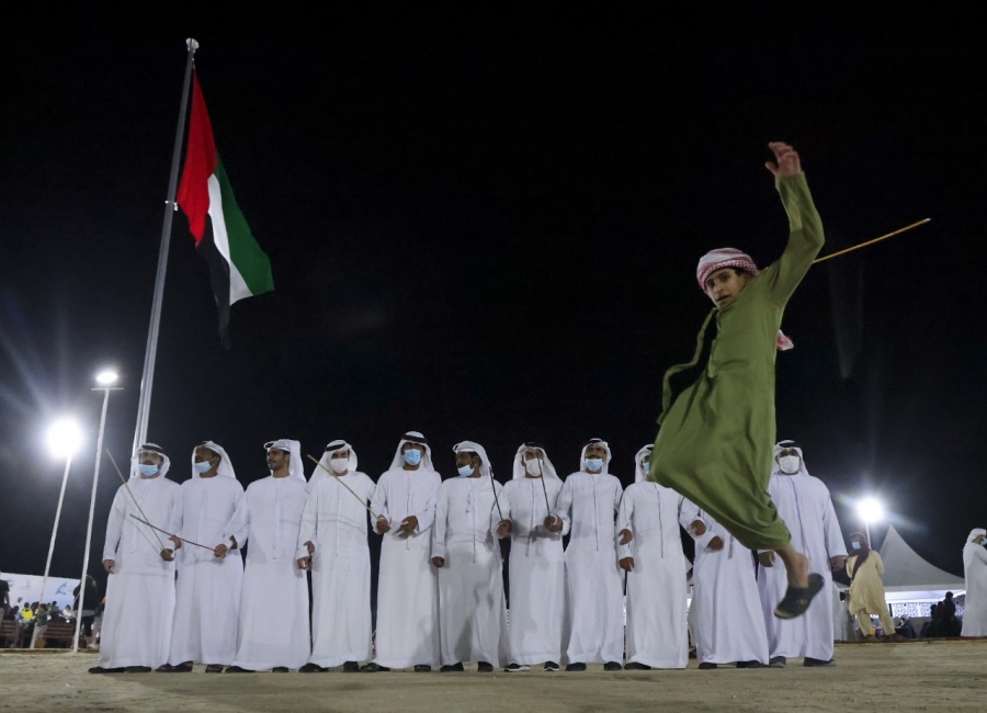 مهرجان منصور بن زايد البحري ... مسابقات وفنون شعبية وفعاليات متنوعة