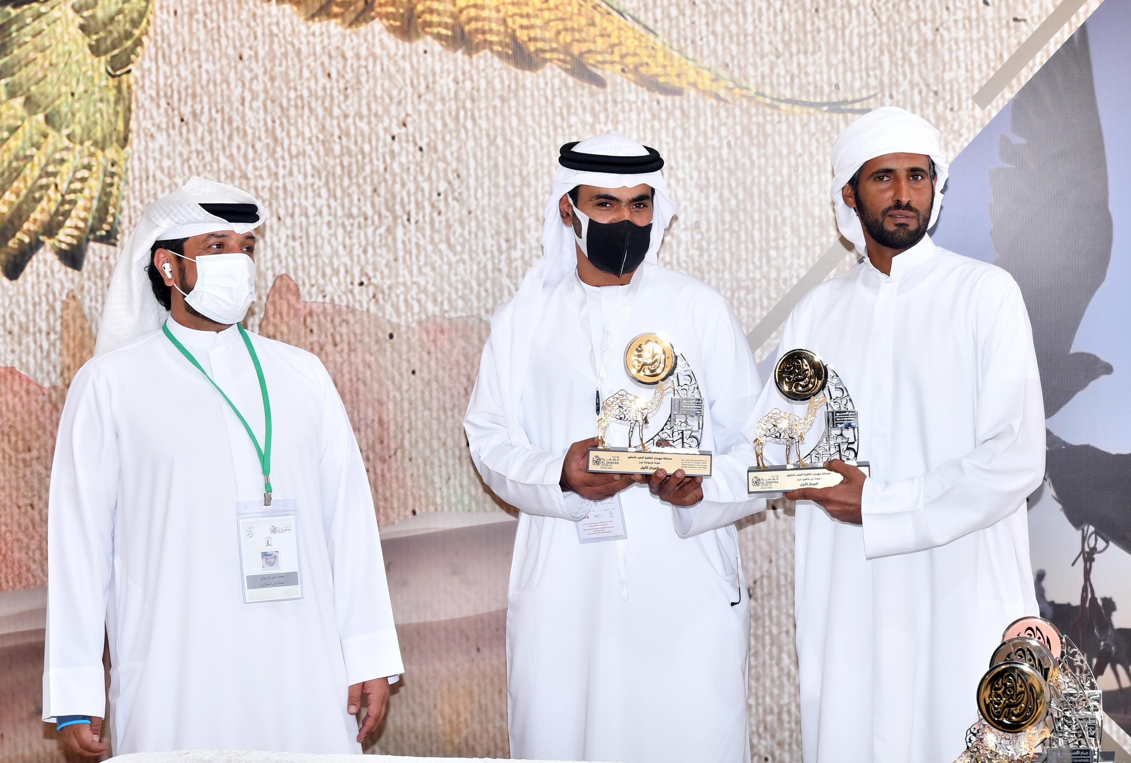 مزاينة مدينة زايد بمهرجان الظفرة تواصل مسابقاتها وسط منافسات قوية بين مُلاك الإبل