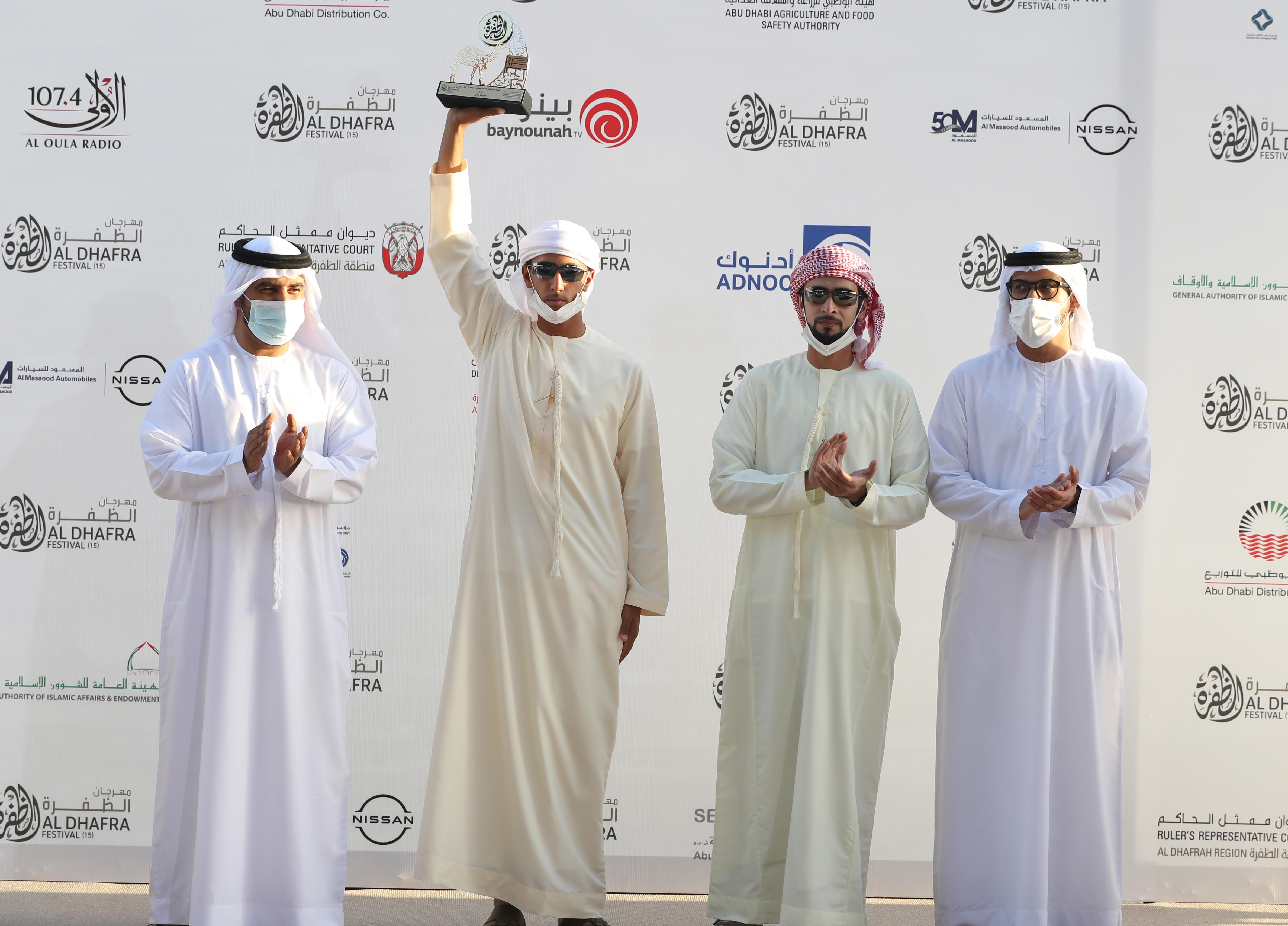 مزاينة مدينة زايد بمهرجان الظفرة تواصل مسابقاتها وسط منافسات قوية بين مُلاك الإبل