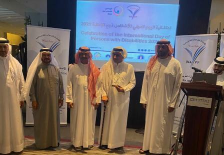 محمد بن صقر القاسمي يكرم الدكتور عبد السلام الزيودي من الأردن 