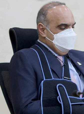 الخصاونة في العزل المنزلي بعد إصابة نجليه بكورونا