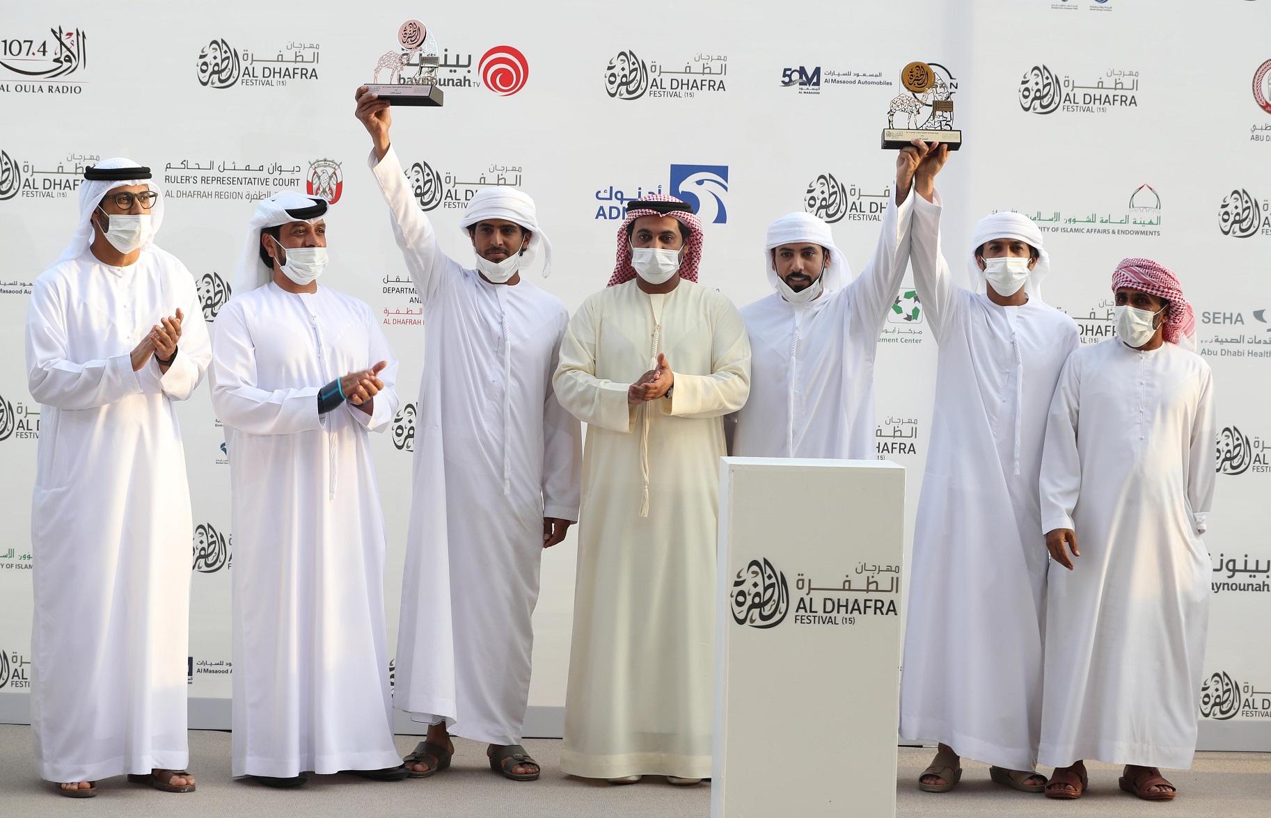 فارس المزروعي يتفقد موقع مزاينة مدينة زايد وميدان الصقور بمهرجان الظفرة