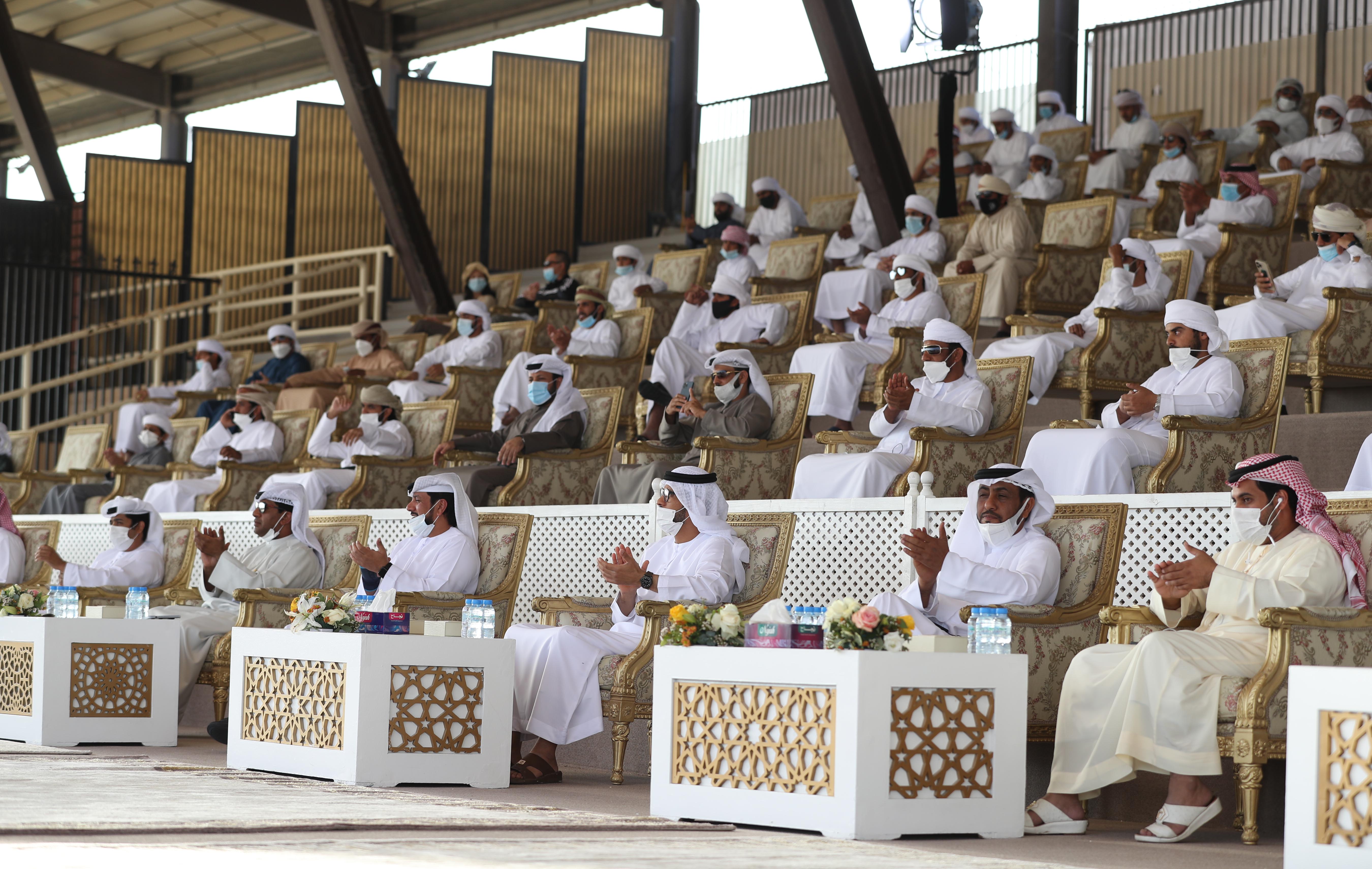 فارس المزروعي يتفقد موقع مزاينة مدينة زايد وميدان الصقور بمهرجان الظفرة