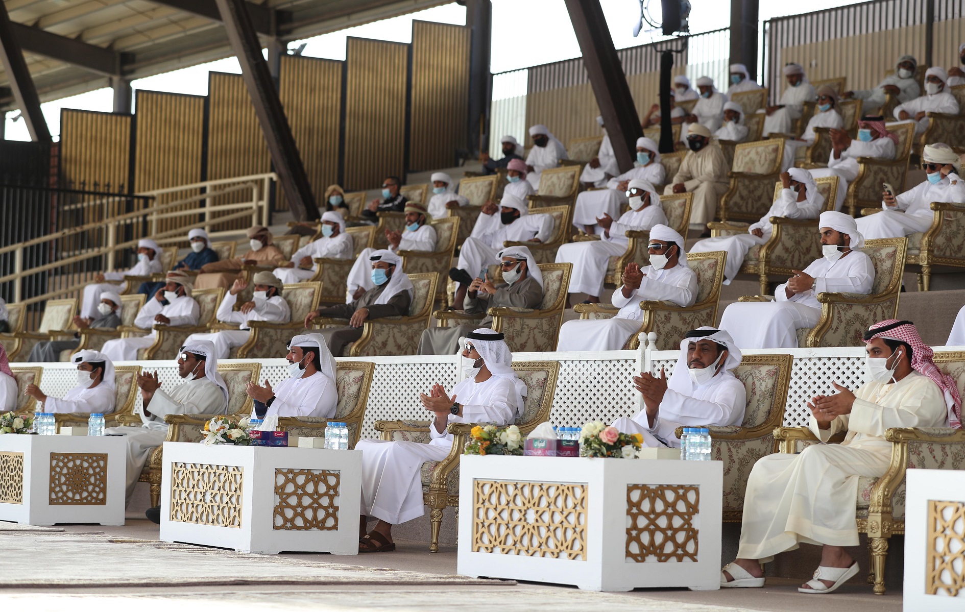 فارس المزروعي يتفقد موقع مزاينة مدينة زايد وميدان الصقور بمهرجان الظفرة