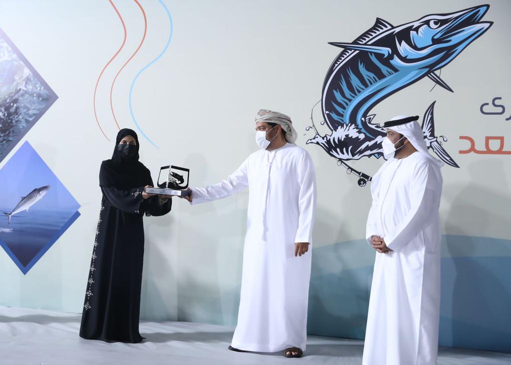 تتويج الفائزين في بطولة دلما ضمن بطولة الظفرة الكبرى لصيد الكنعد للرجال والنساء