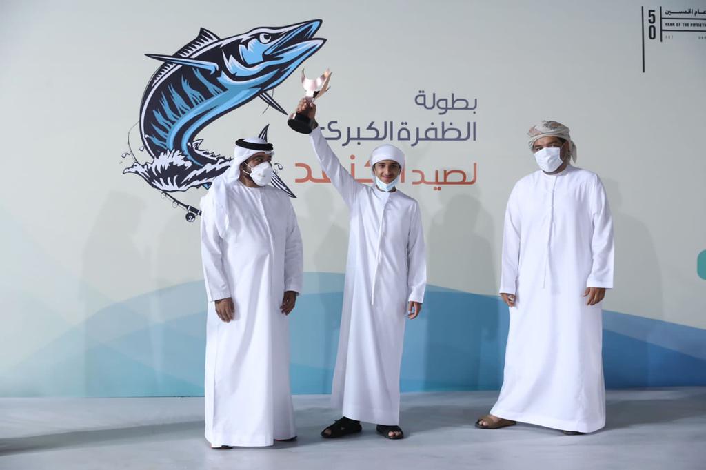 تتويج الفائزين في بطولة دلما ضمن بطولة الظفرة الكبرى لصيد الكنعد للرجال والنساء