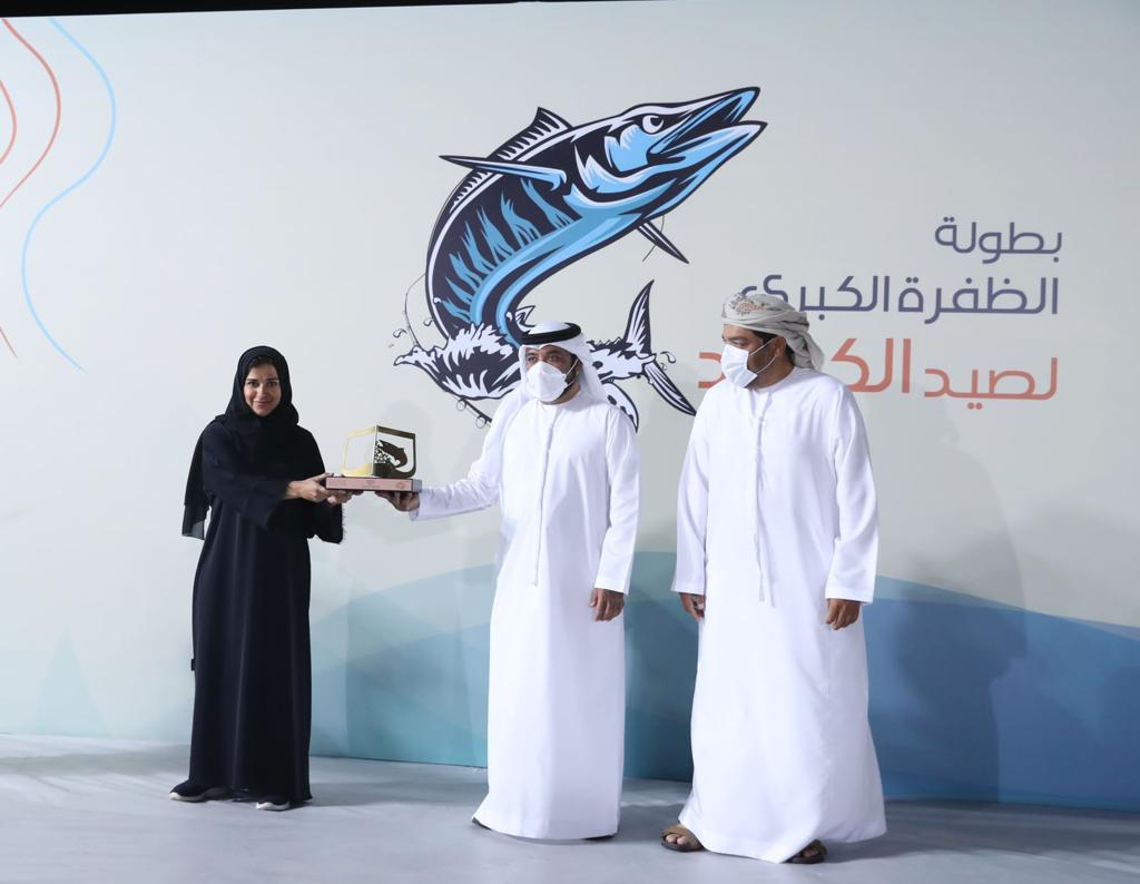 تتويج الفائزين في بطولة دلما ضمن بطولة الظفرة الكبرى لصيد الكنعد للرجال والنساء