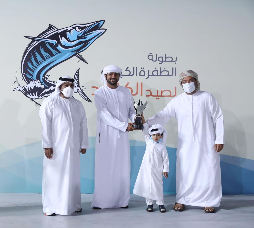 تتويج الفائزين في بطولة دلما ضمن بطولة الظفرة الكبرى لصيد الكنعد للرجال والنساء