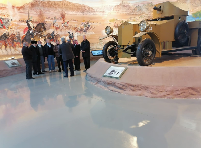 هيئة رواد الحركة الرياضية والشبابية الاردنية تزور متحف الدبابات الملكي