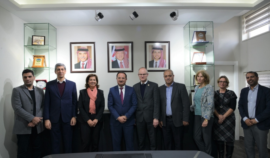 بحث التعاون بين الجامعة الألمانية الأردنية وشركة أدوية الحكمة