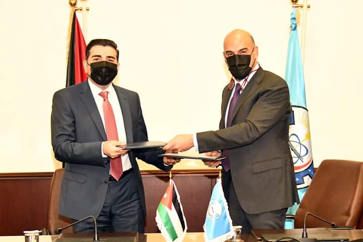 مذكرة تفاهم بين جامعة العلوم والتكنولوجيا ونقابة الصيادلة