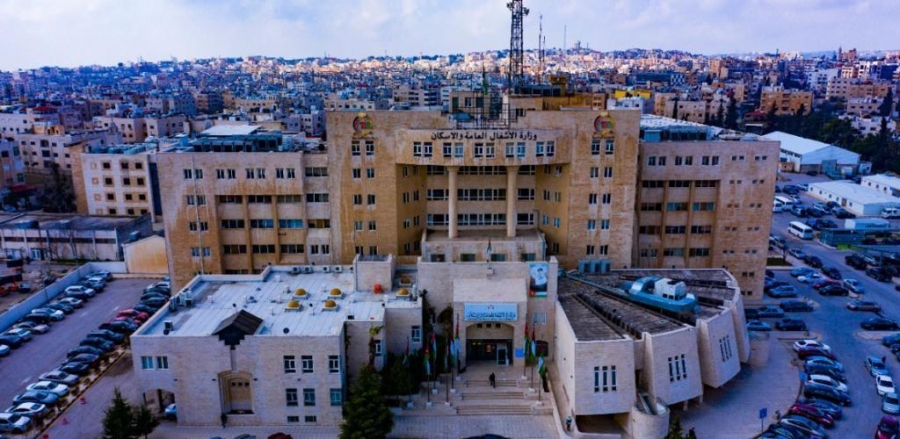 الاشغال: أغلاق طريق الأزرق  العمري بالاتجاهين احترزايا .. والطريق الصحراوي سالك بحذر .. تفاصيل