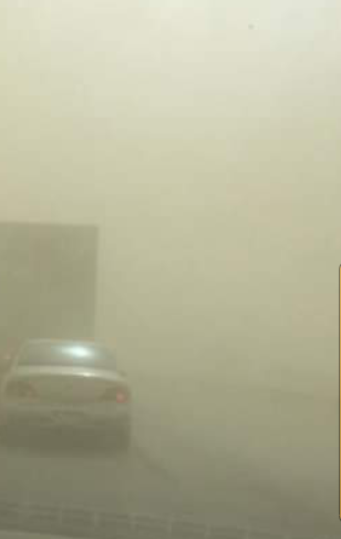 إعادة فتح طريق الأزرق – العمري بعد إغلاقه لتدني الرؤية