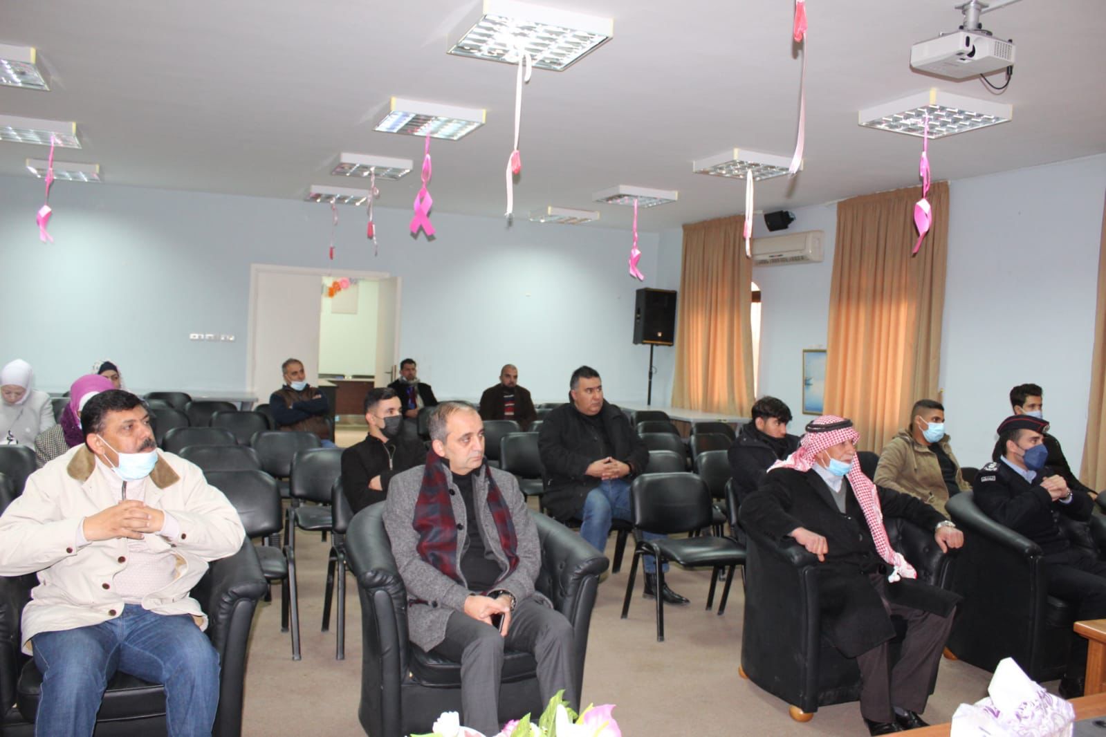 كلية الاميرة رحمة الجامعية تشارك مديرية الاعلام والشرطة المجتمعية إطلاق مبادرة *انت سند*  