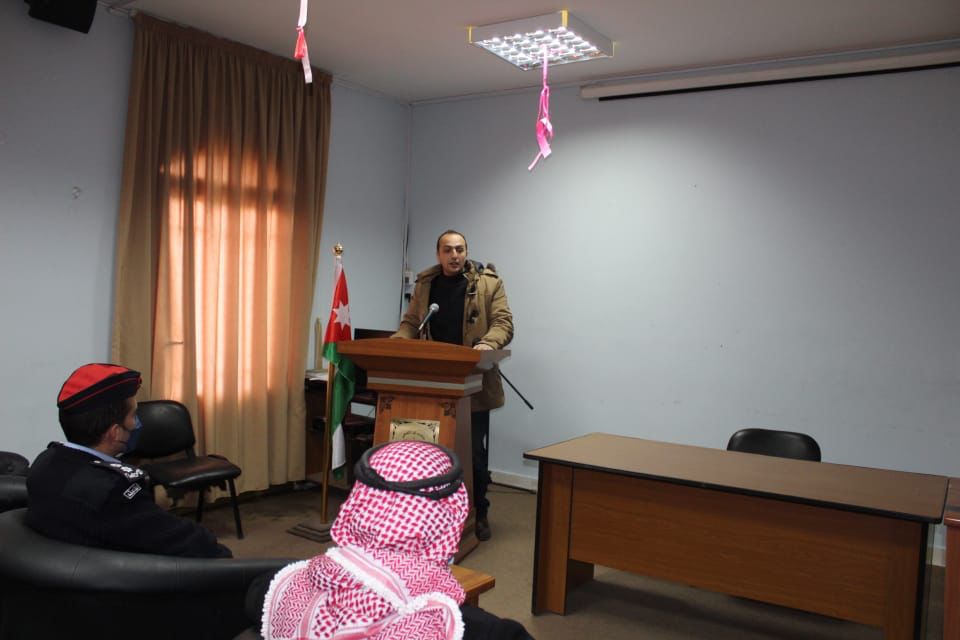 كلية الاميرة رحمة الجامعية تشارك مديرية الاعلام والشرطة المجتمعية إطلاق مبادرة *انت سند*  