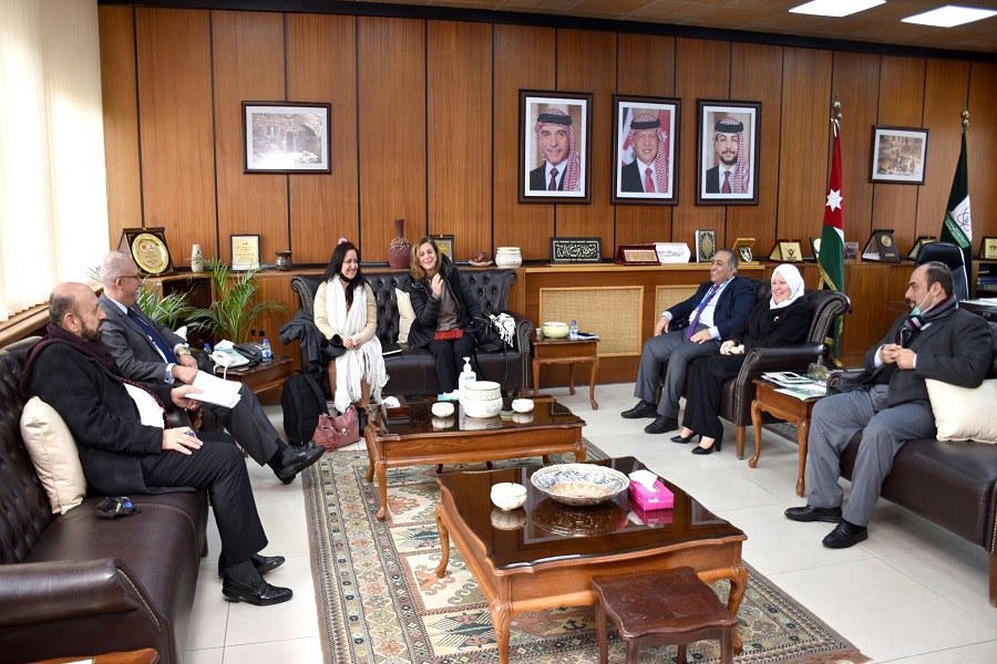 بحث التعاون بين اليرموك والمفوضية السامية للأمم المتحدة لشؤون اللاجئين