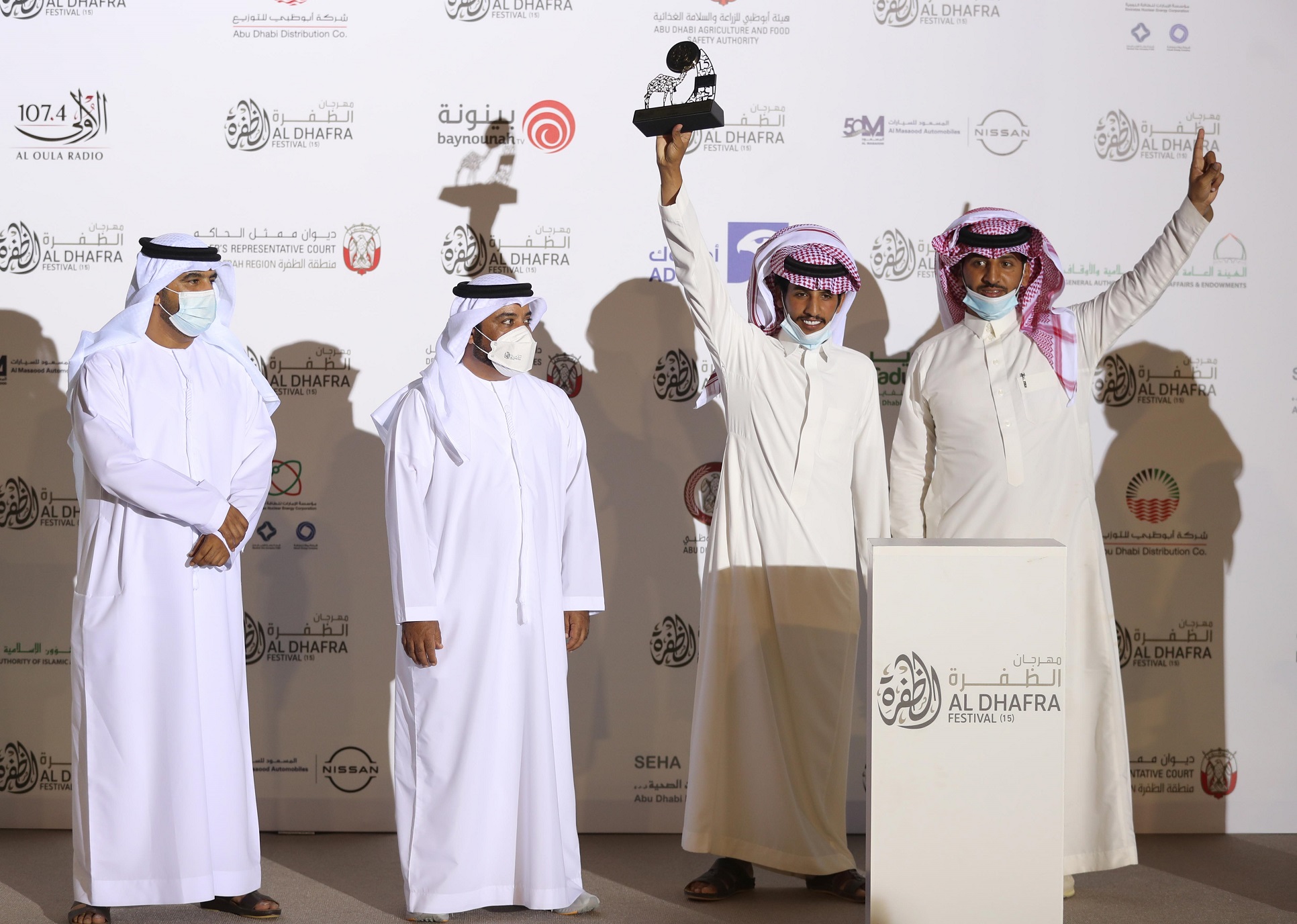 تتويج أشواط الثنايا المحليات والحقايق المجاهيم بمزاينة مدينة زايد للإبل