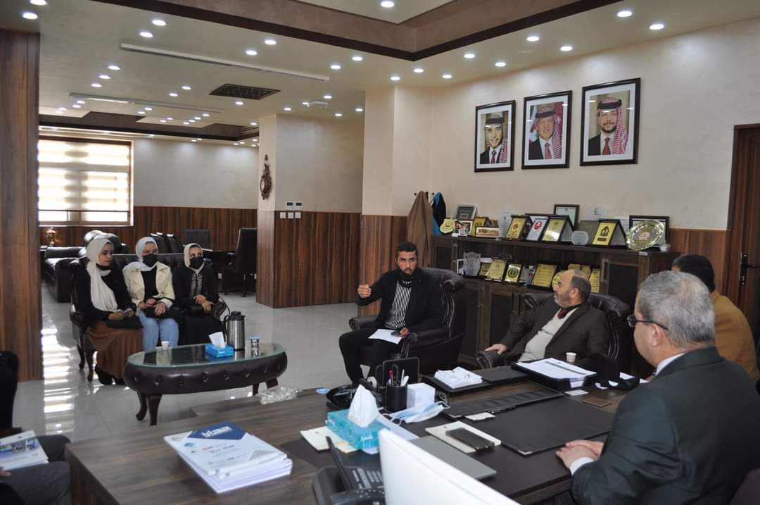 رئيس جامعة جدارا يلتقي طلبة مبادرة  أنا هنا لأحقق لذوي الاحتياجات الخاصة