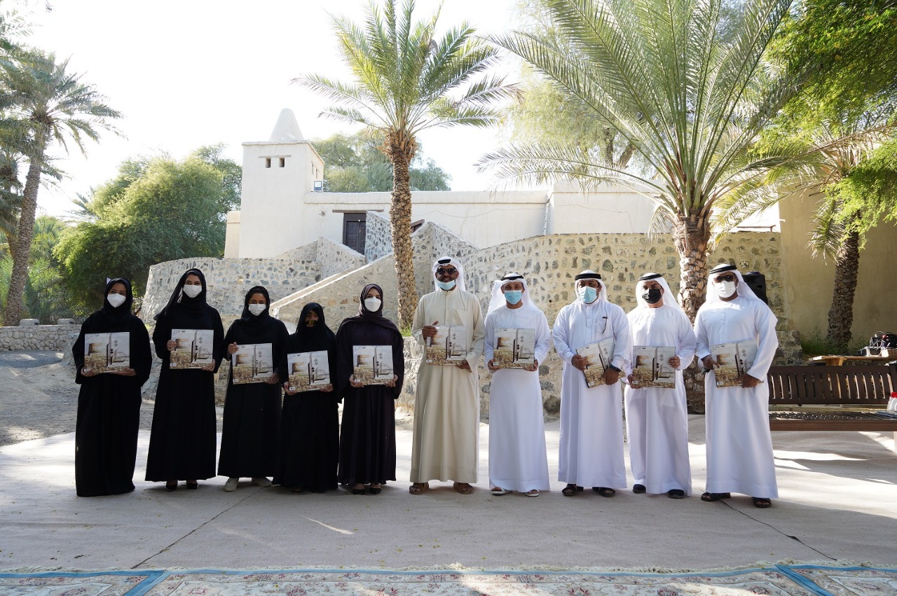 دبي للثقافة و هيئة المعرفة تحتفيان بإطلاقه من قلب قرية حتا التراثية حتا.. كتاب جديد يرصد قصة حياة مدينة