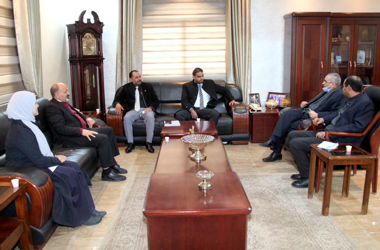 الحيصة يحاضر عن السدود المائية في ظل التغيرات المناخية في جامعة آل البيت