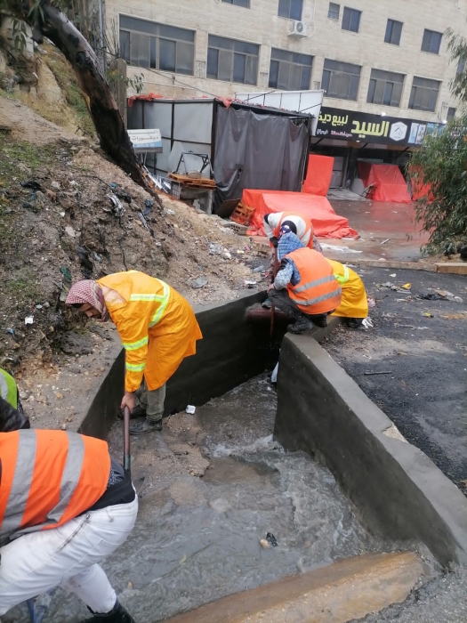 الأشغال : تتعامل مع 159 بلاغاً خلال المنخفض الجوي