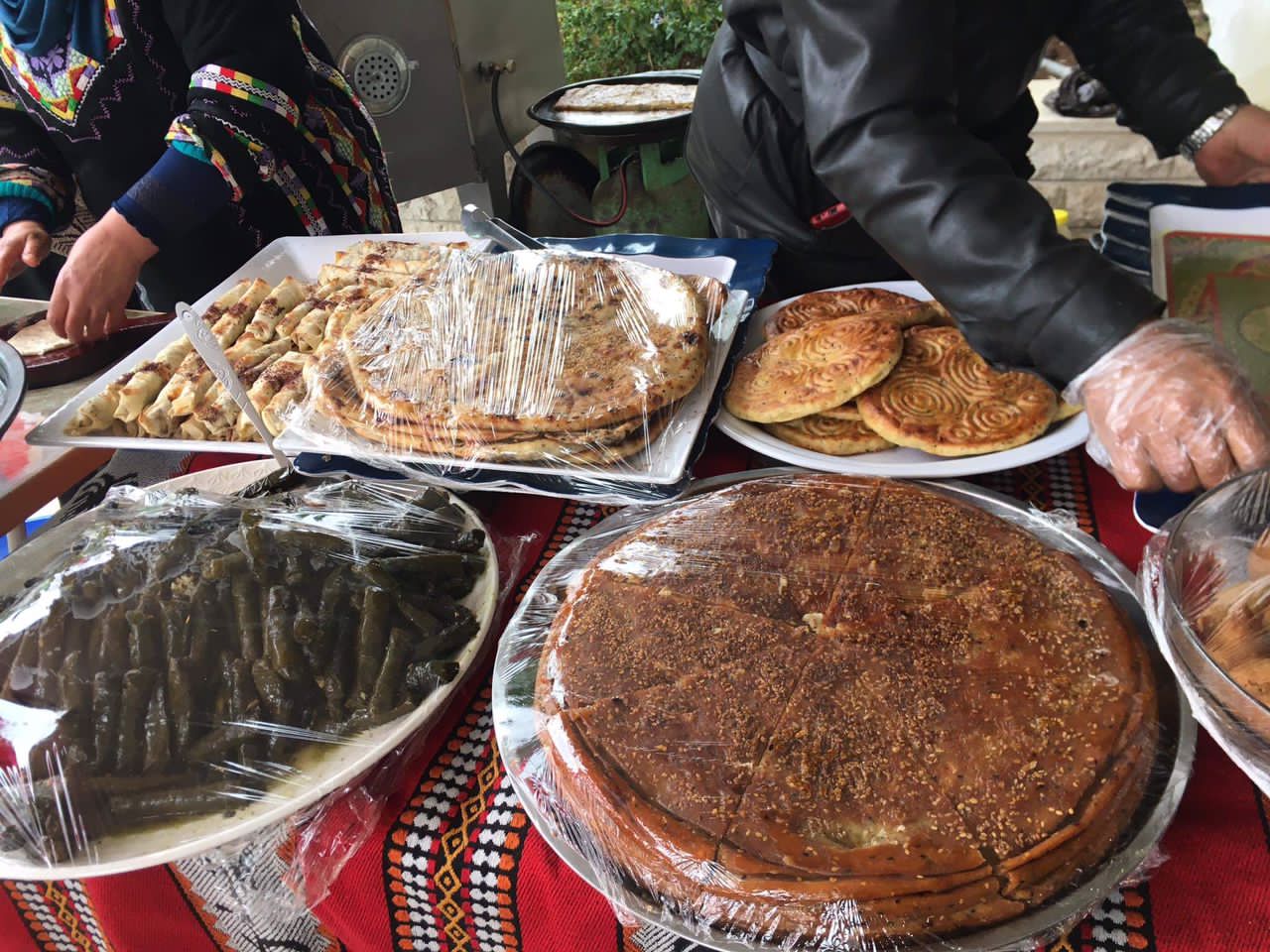 جمعية فرحكم الخيرية وربوع بصيلة الخيرية تقيم بازار خيري