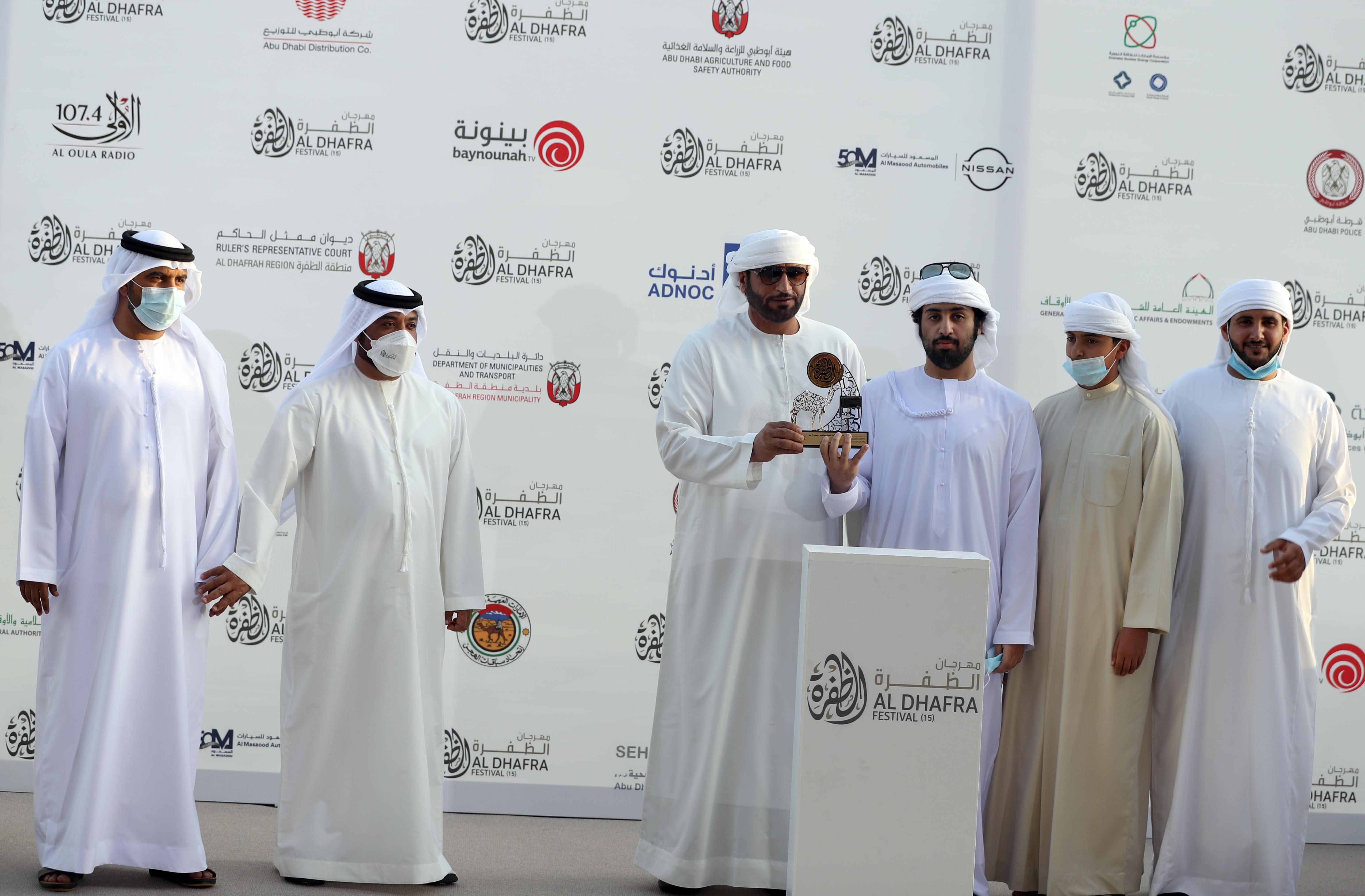 منافسات قوية بين مُلاك الإبل المجاهيم في مزاينة مدينة زايد