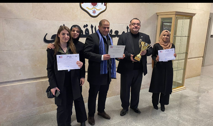 فارسات كلية الحقوق في جامعة فيلادلفيا تحصل على  المركز الأول في مسابقة المحاكمات الصوريه