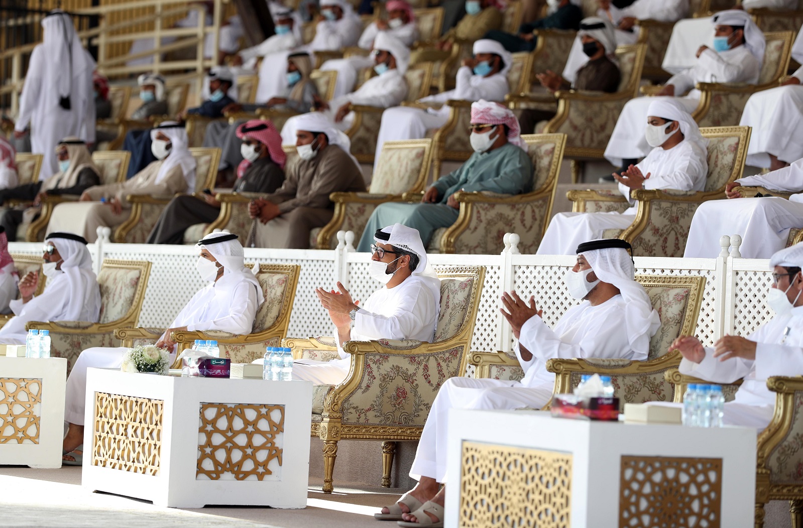 تتويج الفائزين في أشواط الثنايا  والحول المجاهيم في مزاينة مدينة زايد للإبل