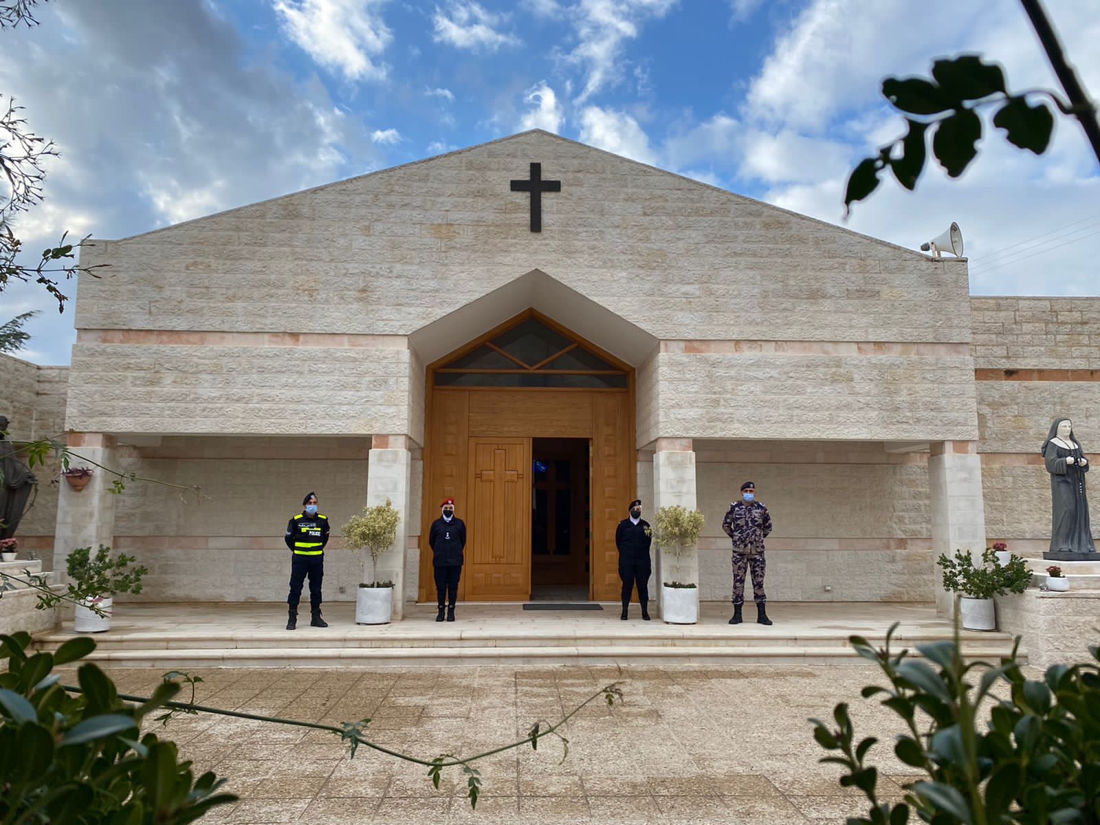 الامن العام : في وطن الخير تأتي الفصول والمواسم بالأمل والأمن  والسلام .. صور